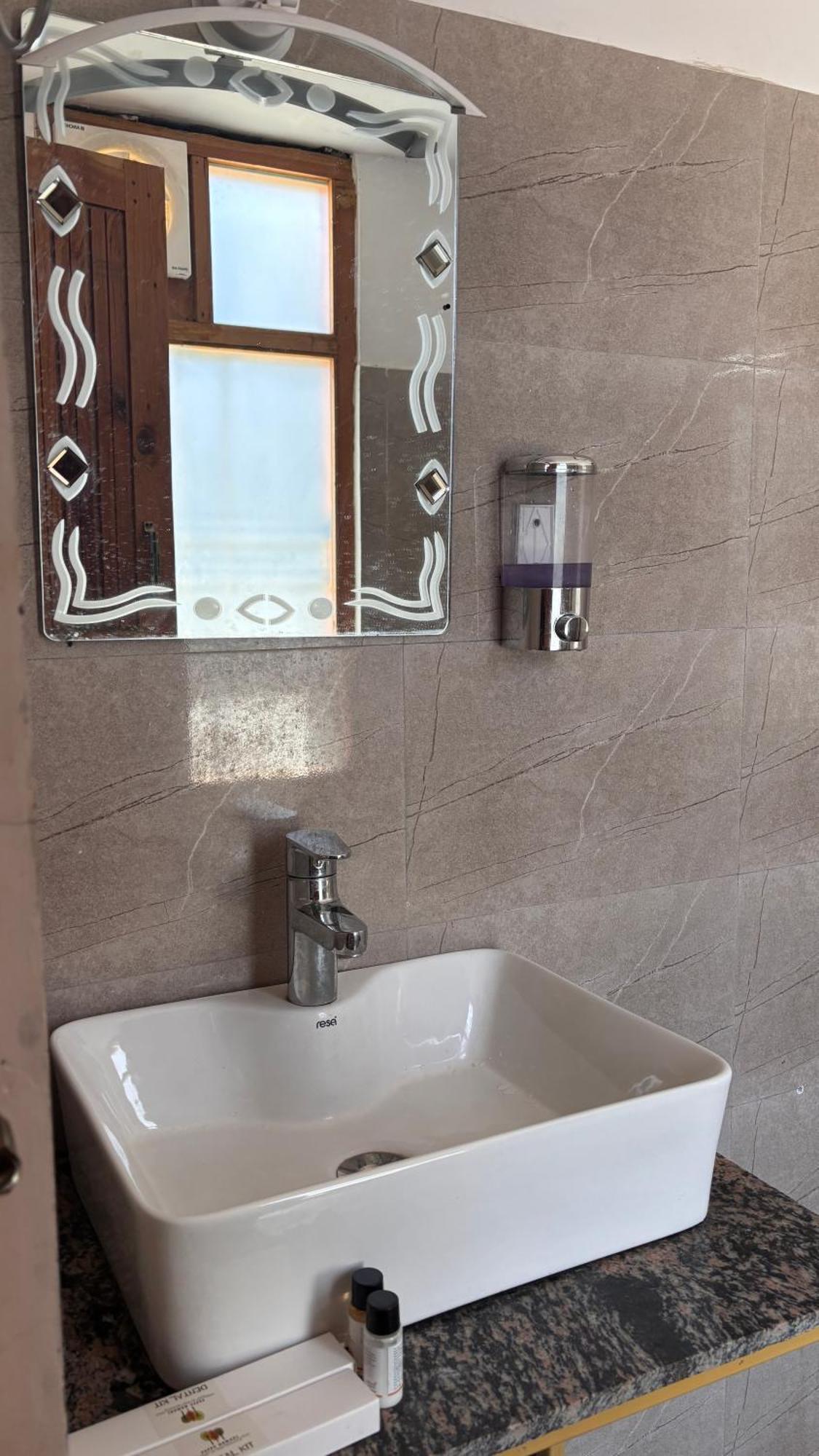 Hotel Peppy Nomads Luxuria Jibhi Exteriér fotografie